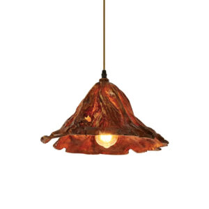 Lampe champignon marron suspendue au design rétro en métal sur fond blanc
