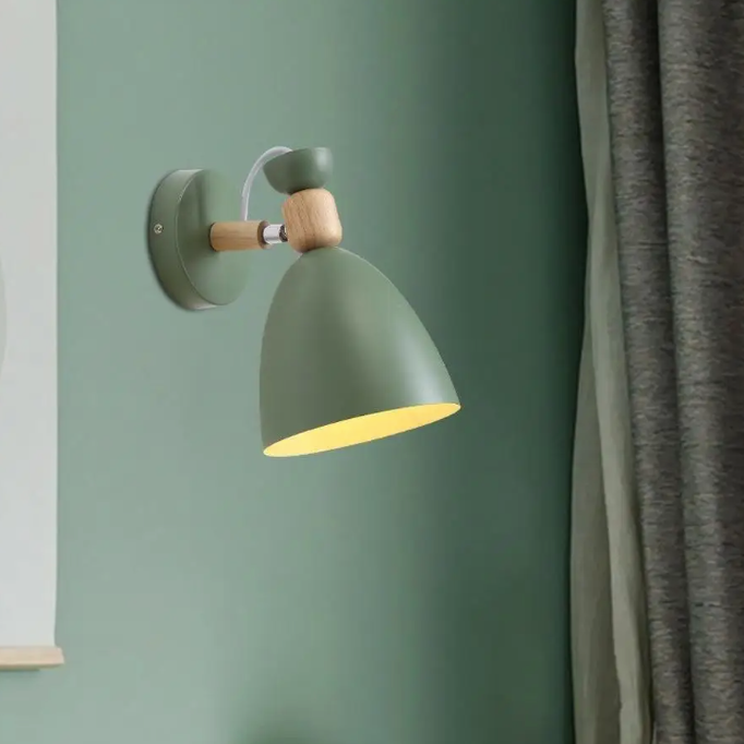 Lampe champignon murale nordique en bois sur fond vert
