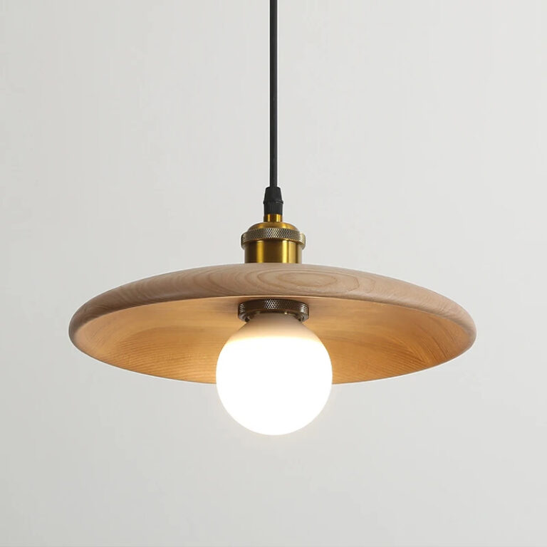 Lampe champignon suspendue en bois massif sur fond gris