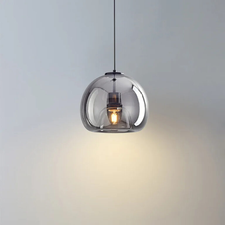 Lampe champignon suspendue en verre fumé sur fond gris
