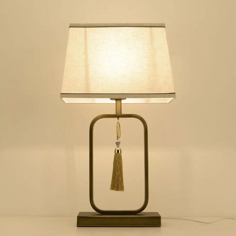 Lampe champignon de table style chinois sur fond beige