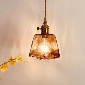 Lampe champignon verre soufflé suspendue de style rétro et nordique suspendue sur fond beige