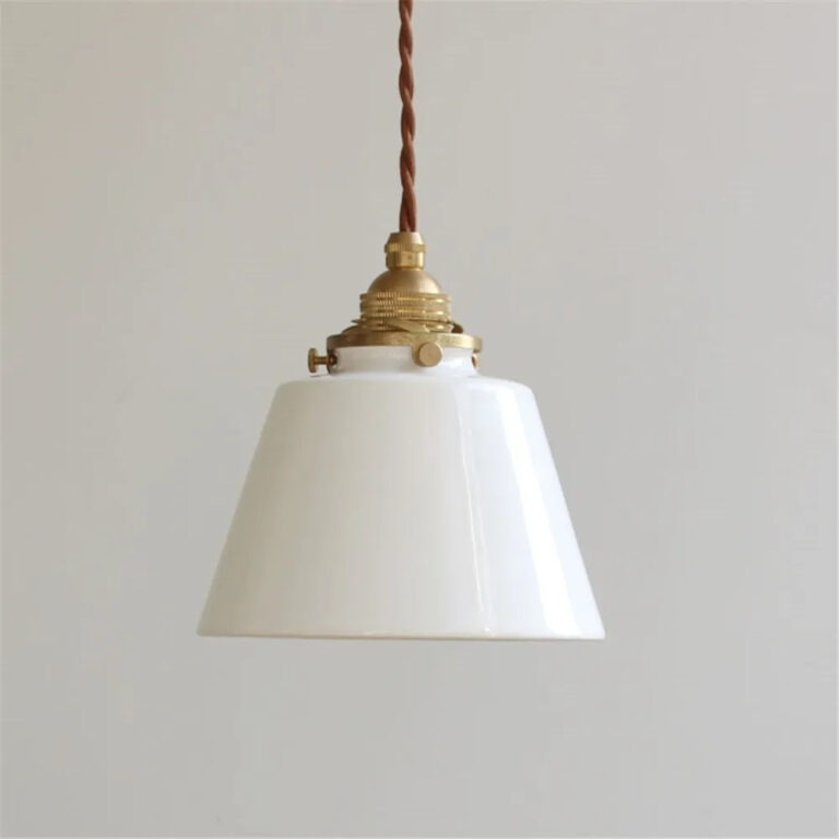 Suspension champignon en céramique sur fond gris